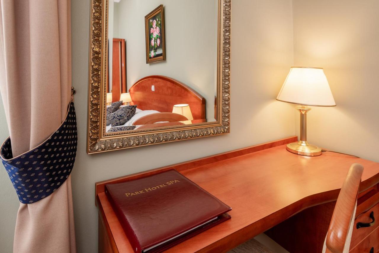 Park Hotel Kur & Spa ชเวียราโดว์-สโดรยจ์ ภายนอก รูปภาพ