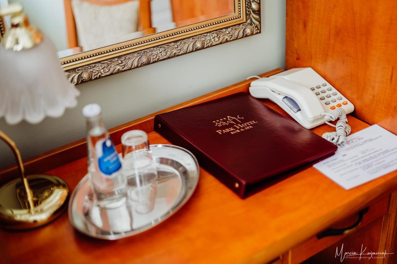 Park Hotel Kur & Spa ชเวียราโดว์-สโดรยจ์ ภายนอก รูปภาพ