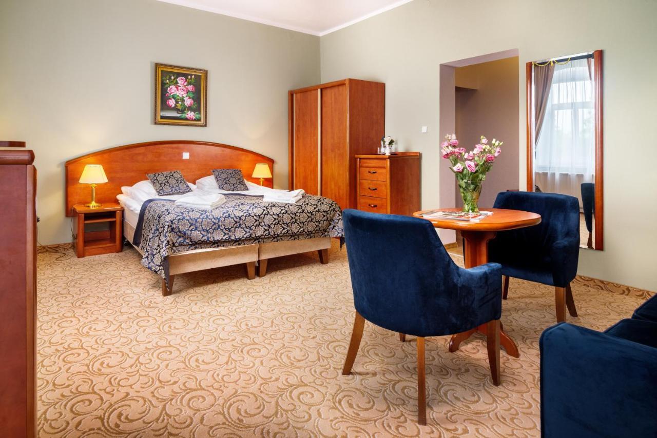 Park Hotel Kur & Spa ชเวียราโดว์-สโดรยจ์ ภายนอก รูปภาพ