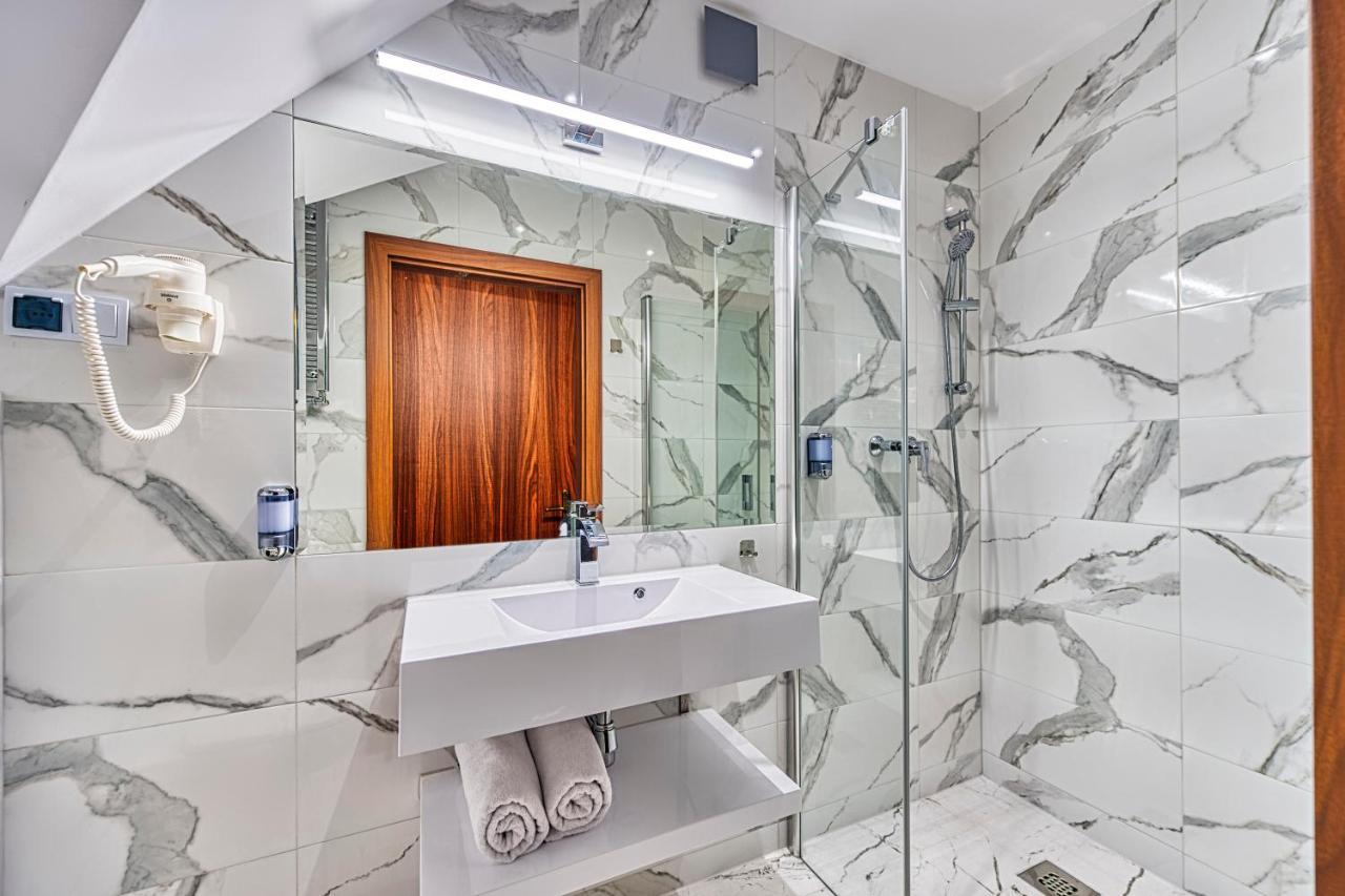 Park Hotel Kur & Spa ชเวียราโดว์-สโดรยจ์ ภายนอก รูปภาพ