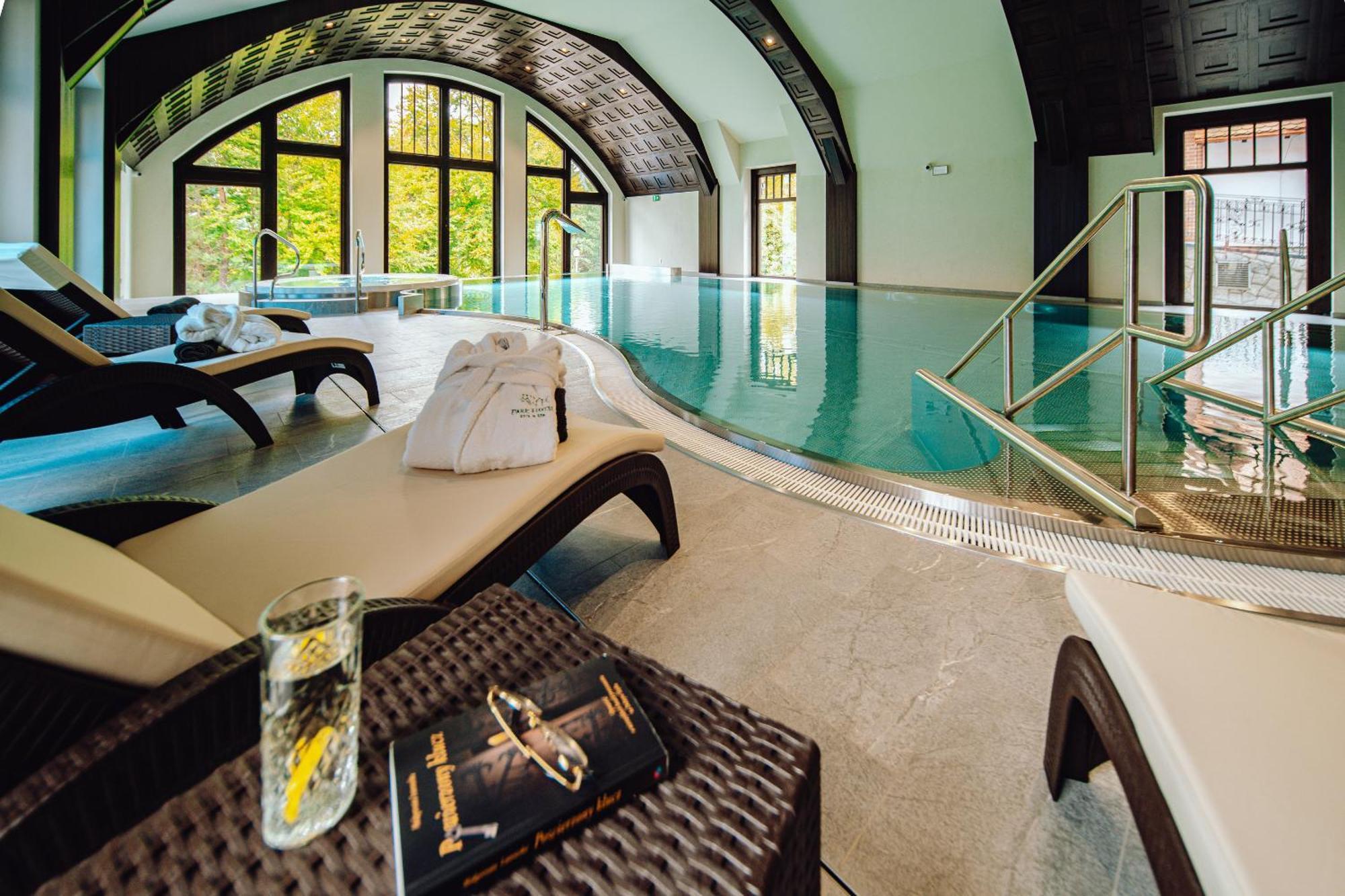 Park Hotel Kur & Spa ชเวียราโดว์-สโดรยจ์ ภายนอก รูปภาพ