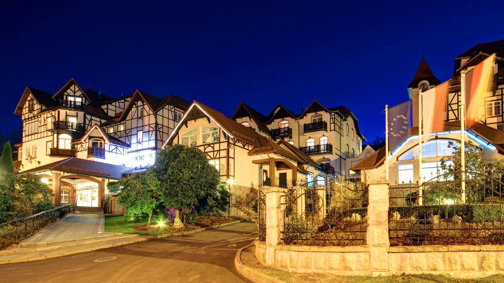 Park Hotel Kur & Spa ชเวียราโดว์-สโดรยจ์ ภายนอก รูปภาพ