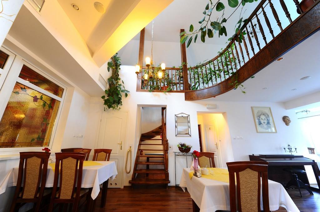 Park Hotel Kur & Spa ชเวียราโดว์-สโดรยจ์ ภายนอก รูปภาพ